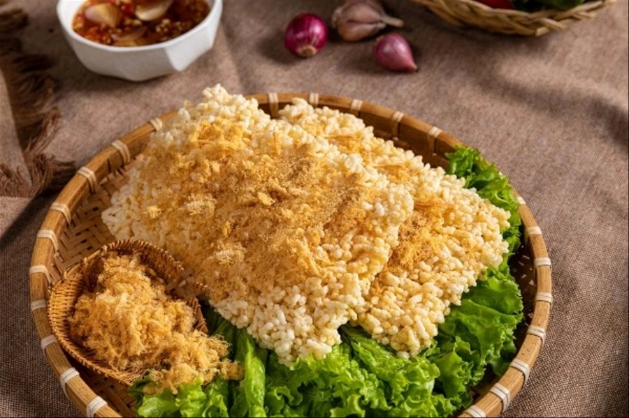 Crispy Rice - The most popular souvenir for tourists