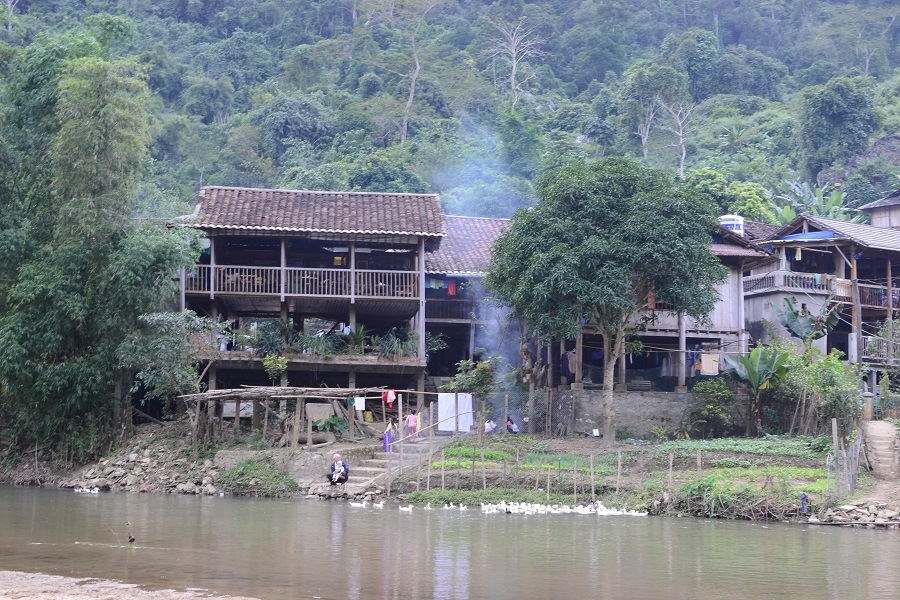 The most common route to Pac Ngoi Tourist Village begins in Hanoi