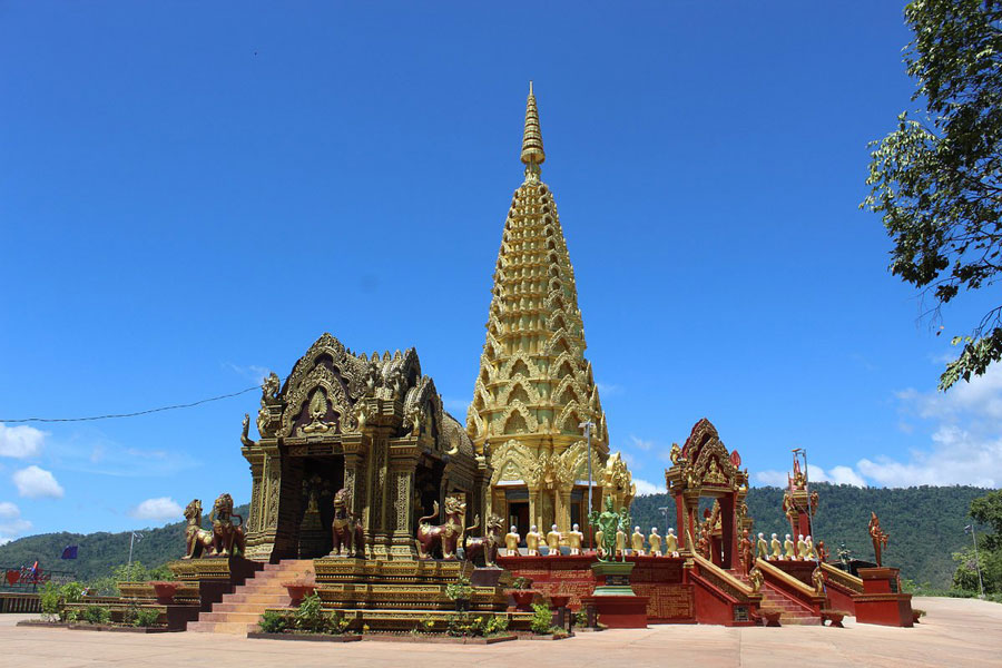 Wat Phnom Yat is a beautiful Burmese-style temple built by Shan immigrants in 1922