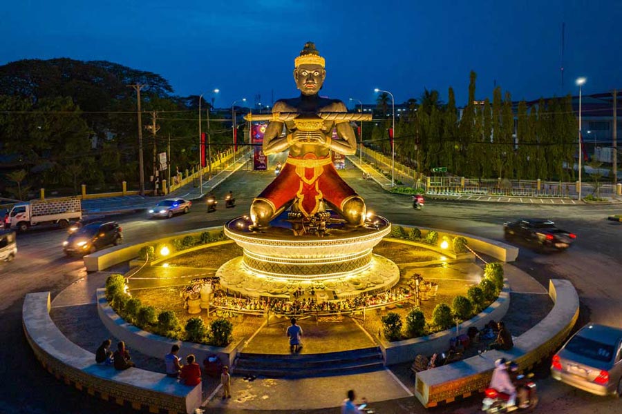 A statue of Lok Ta Dambang Kronhung