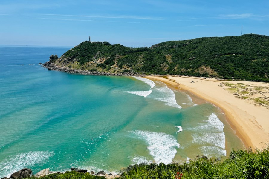The dry season is the best time for a trip to Bai Mon Beach