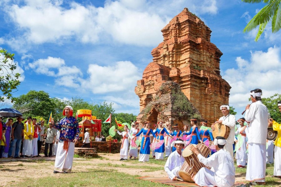 A cultural meeting hub in Nhan Tower (Source: Vietgoing)