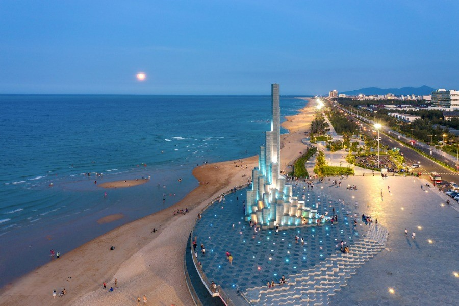 Nghinh Phong Tower facing with beach in Phu Yen