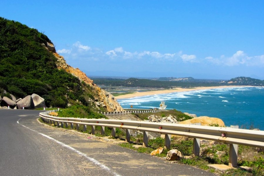 The stunning coastal road to Vung Ro Bay (Source: Vietnam Coracle)
