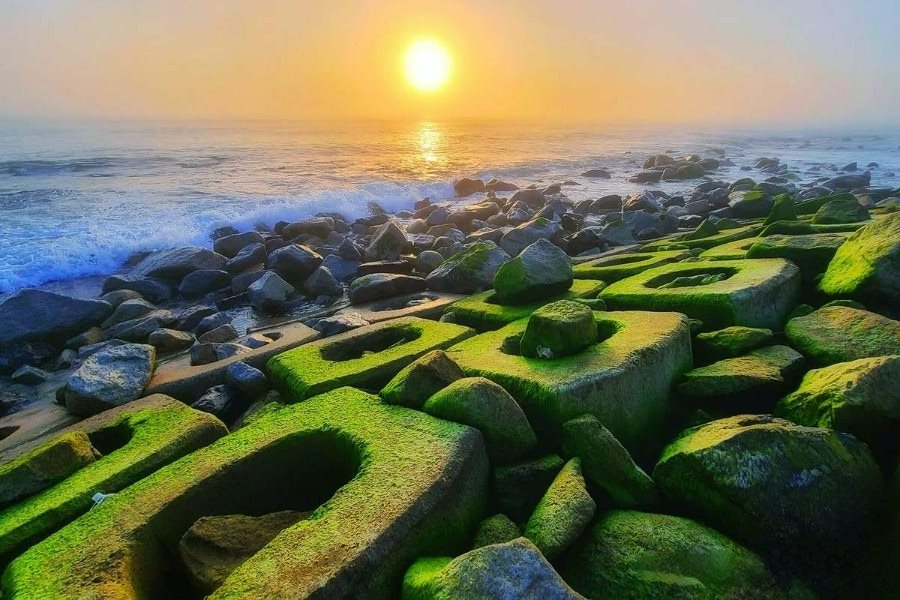 Xom Ro Seawall on the morning (Source: Crystal) 