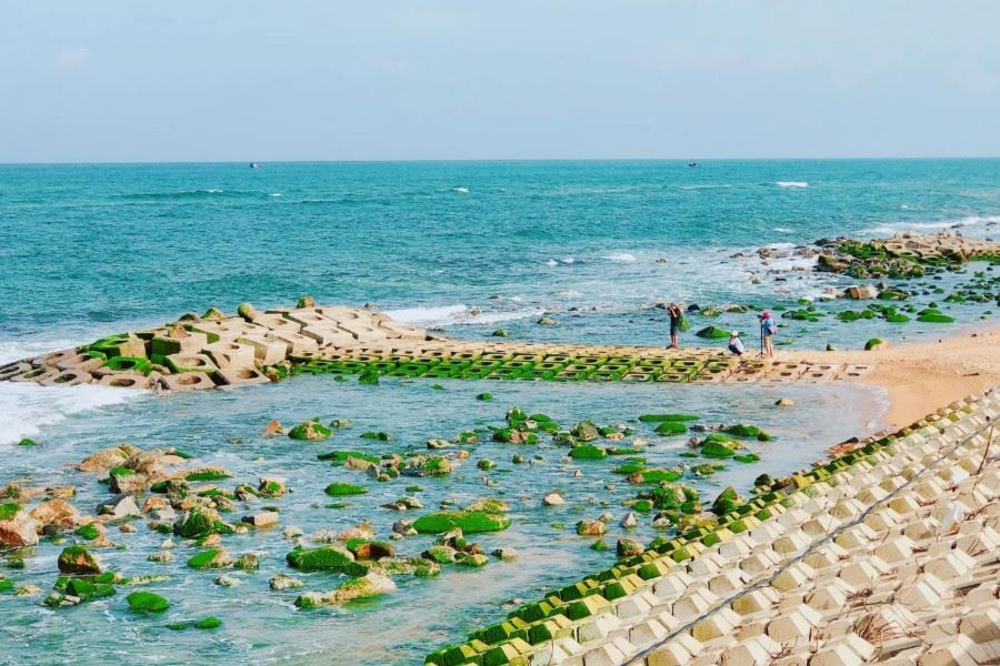 January to March is the best time to visit Xom Ro Seawall (Source: Mia)