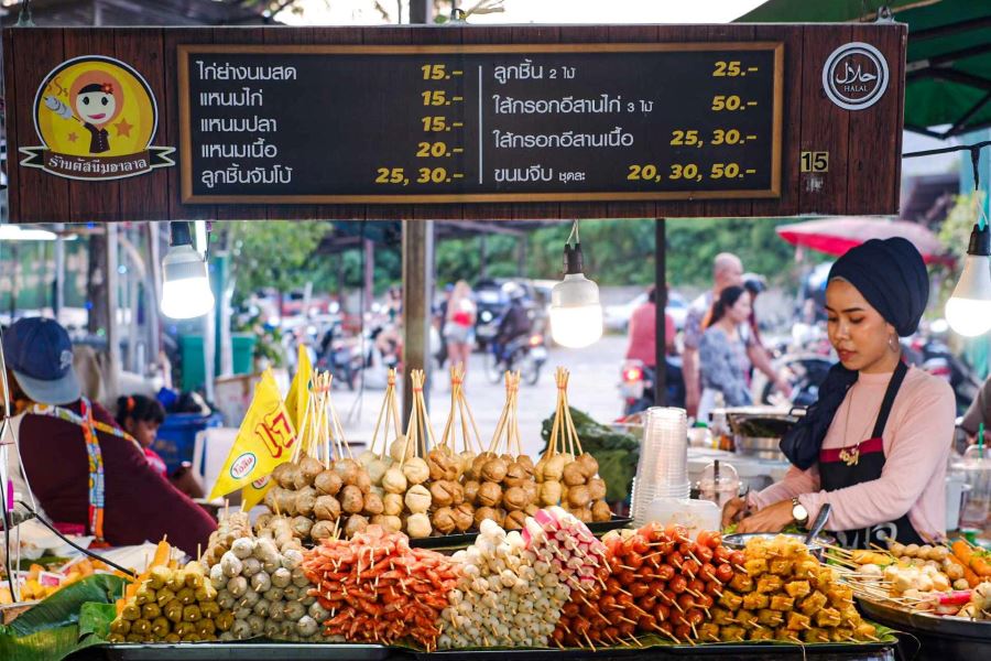 How to enjoy street food in Phuket