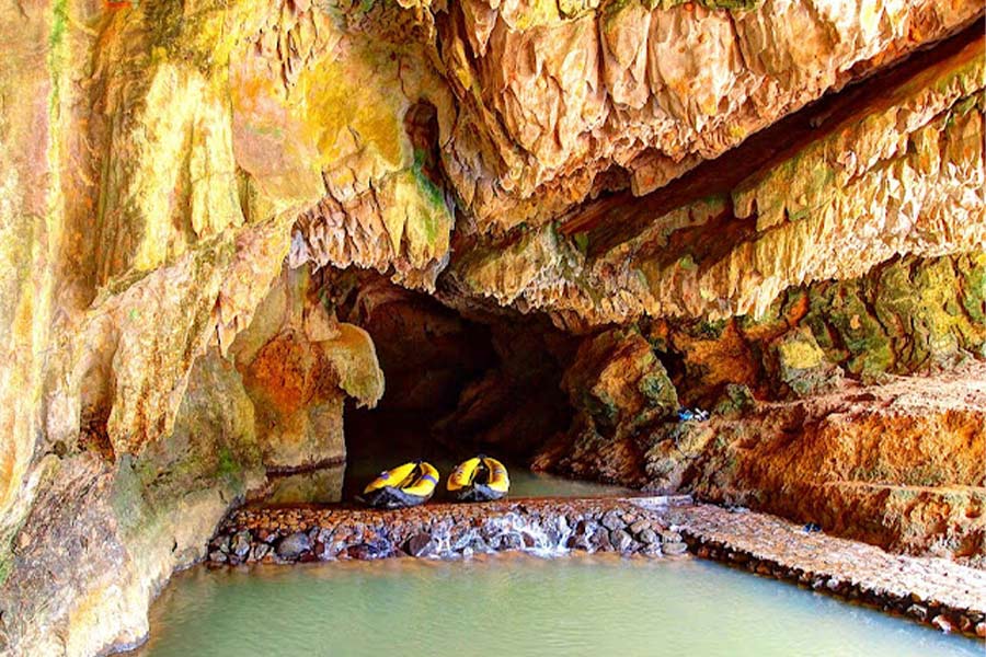 The entrance of Phung Chang Cave