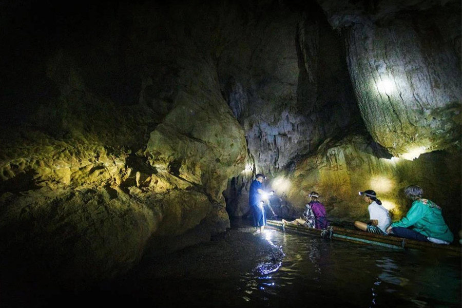 Going through the cave with a bamboo raft, Phung Chang Cave