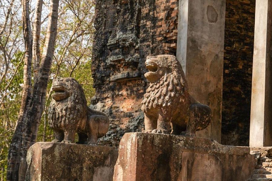 Admire famous architectural works in Prasat Sambor Prei Kuk