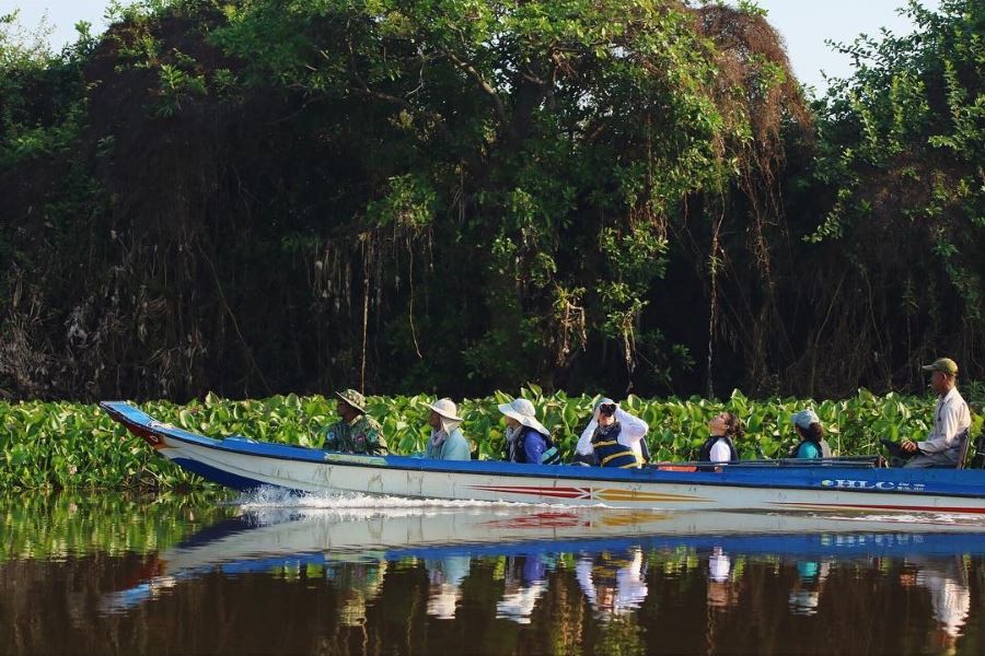 You may also be able to reach Prek Toal by boat 