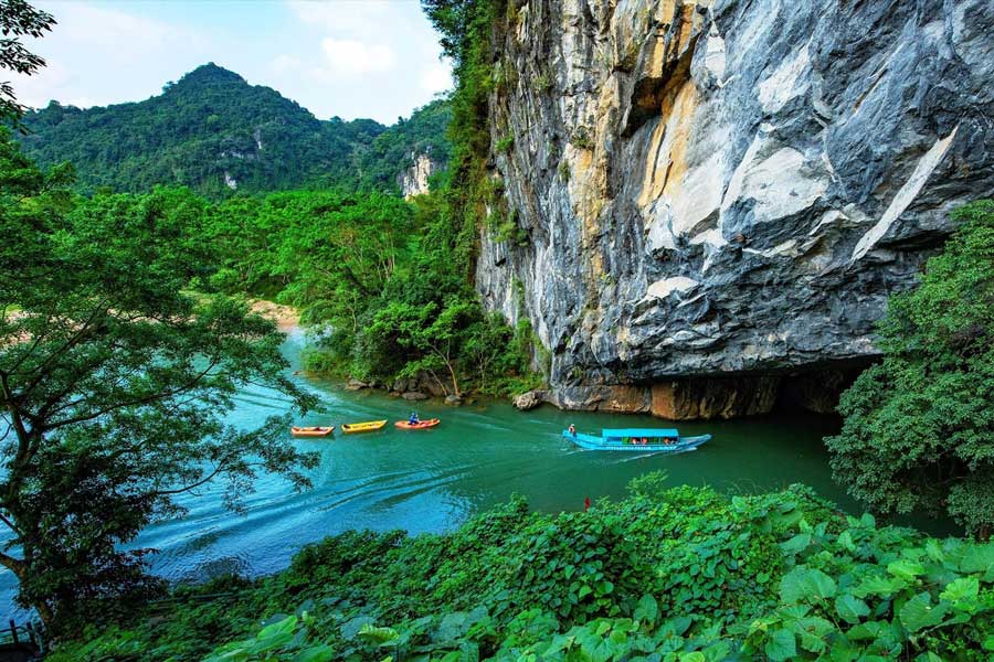 Quang Binh province experiences a diverse tropical climate characterized by distinct seasons