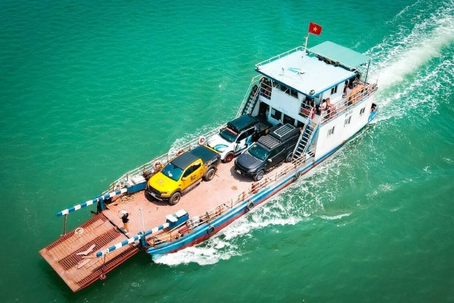 Travel by ferry from Ghenh Vo Wharf to Cai Chien Island (Source: News)