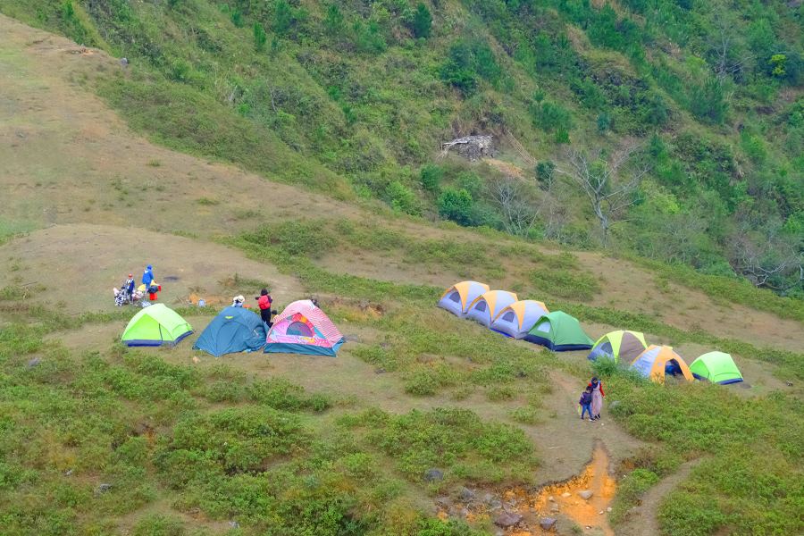 Camping at the foot of Cao Ly Mountain (Source: Quang Ninh News)