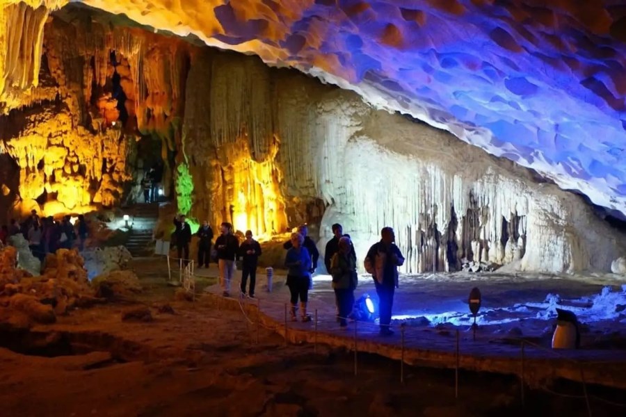 Inside Thien Cung Cave 