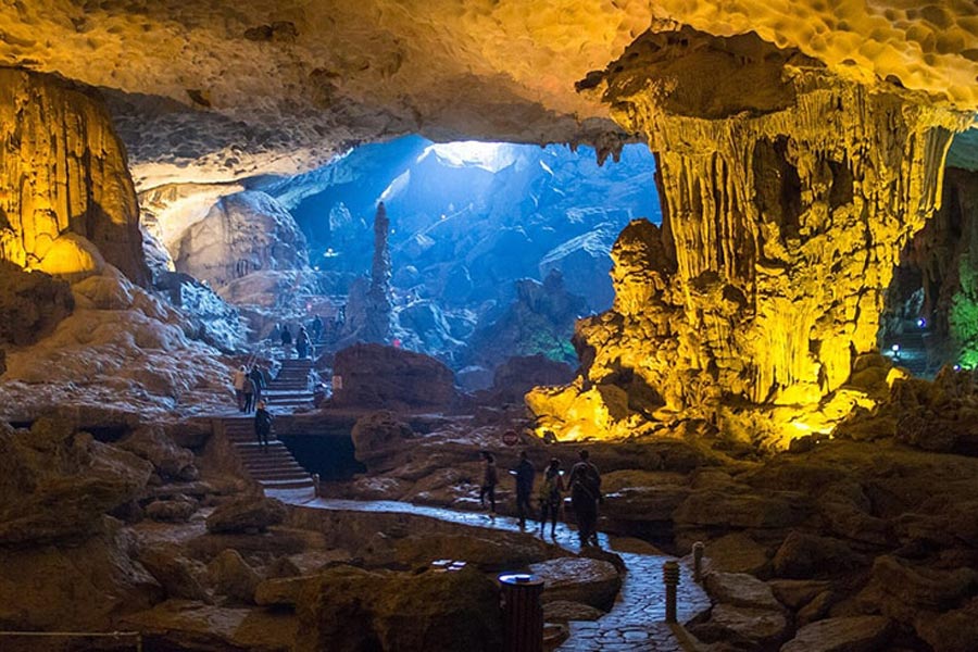 Ha Long Bay - Dau Go Cave