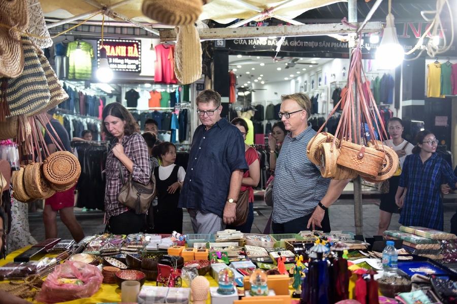 Foreign visitors are always attracted with the local souvenirs 