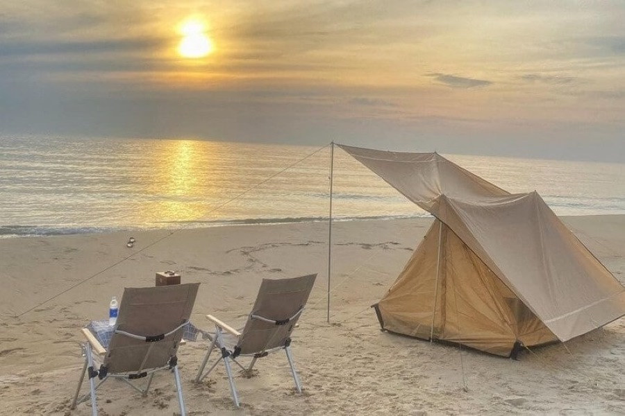 The beach of Ngoc Vung Island at sunset