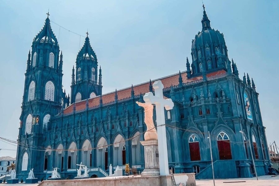 The church is designed in the shape of a cross, with a length of 68 meters