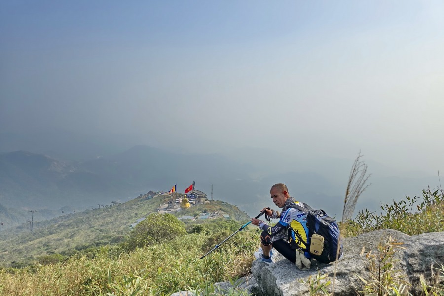 Visitors should have a guide to avoid getting lost in the forest trail of Yen Tu Mountain