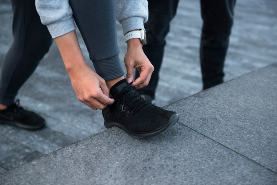 Wear shoes into the church/house