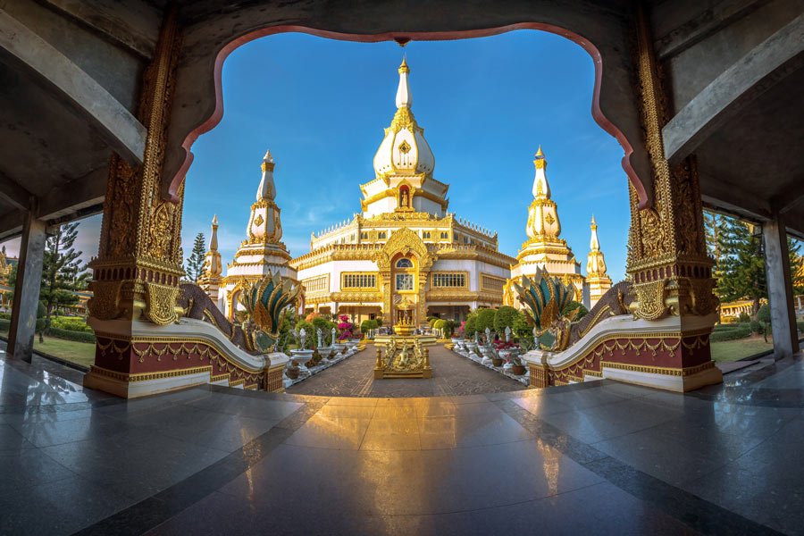 Phra Maha Chedi Chai Mongkhon in Roi Et