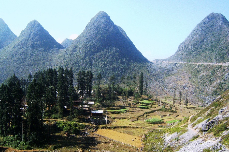 Of all the hiking trails in Vietnam, Dong Van Karst Plateau truly stands out as one of the finest