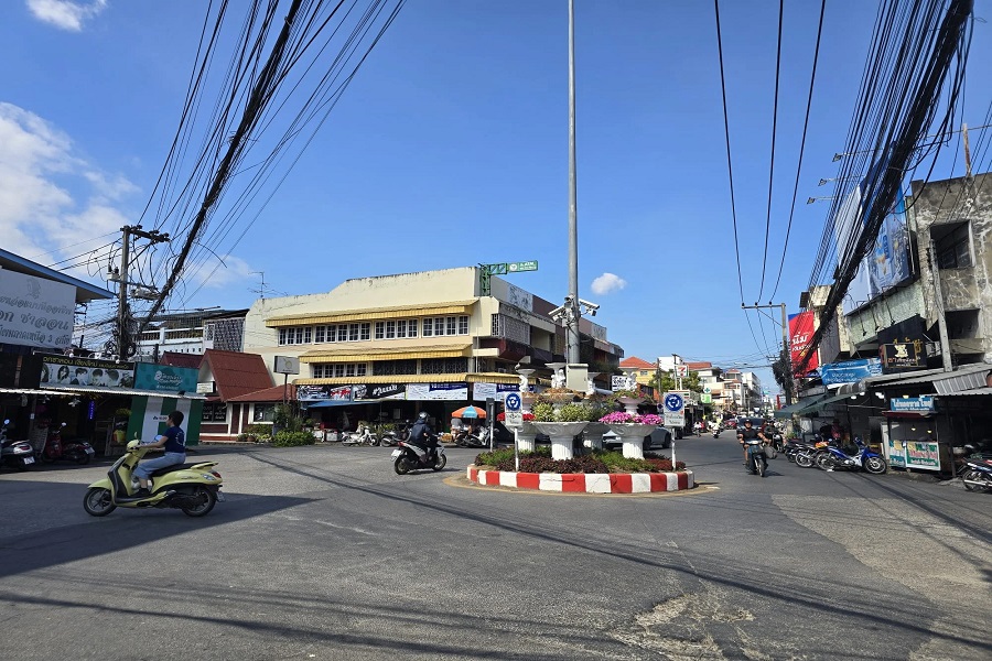 Getting to Chiang Mai means selecting between flights, trains, or road travel