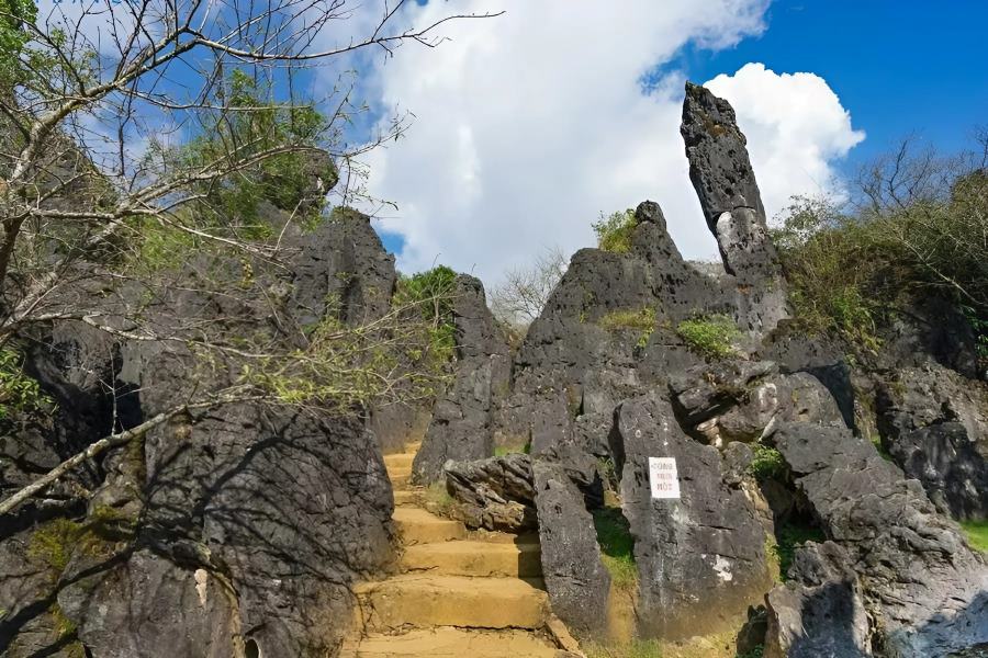  Rock formations were shaped by nature at Thach Lam 