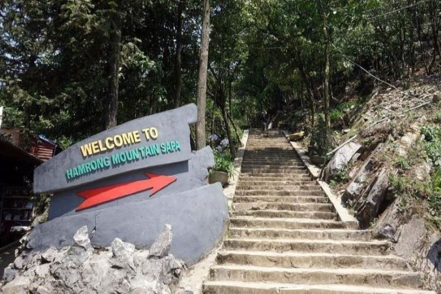 The gate to Ham Rong Moutain