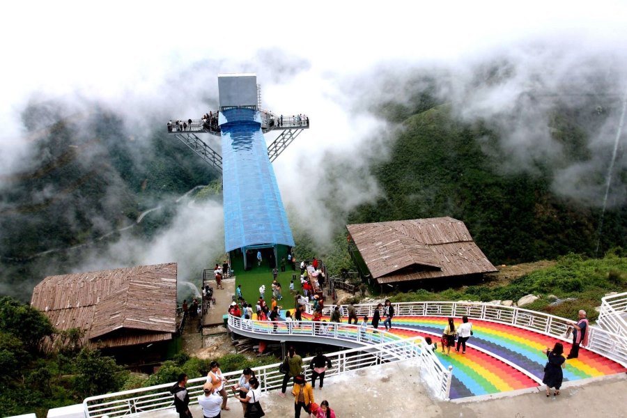 Rong May Glass Bridge - ideal spot when traveling O Quy Ho Pass