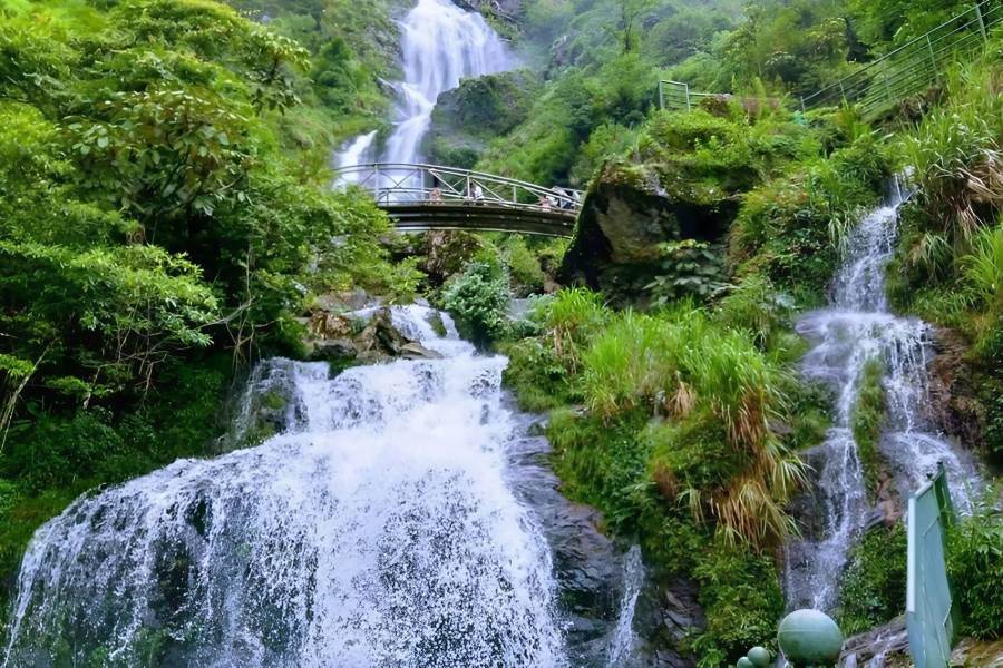 Silver Waterfall with 200 meters tall