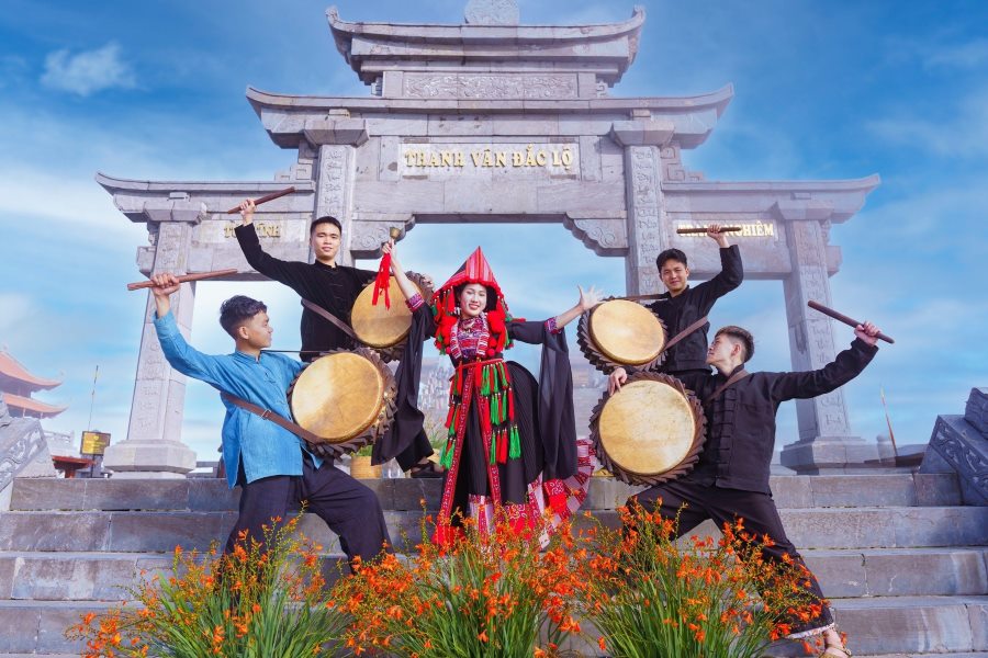 Vibrant festival in Fansipan Legend 