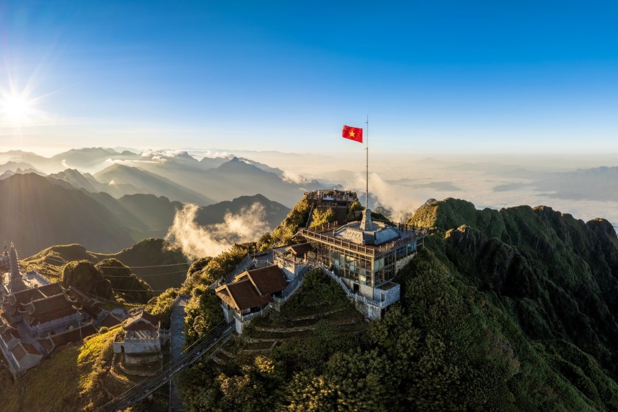 The Vietnamese flag on the Fansipan Summit 