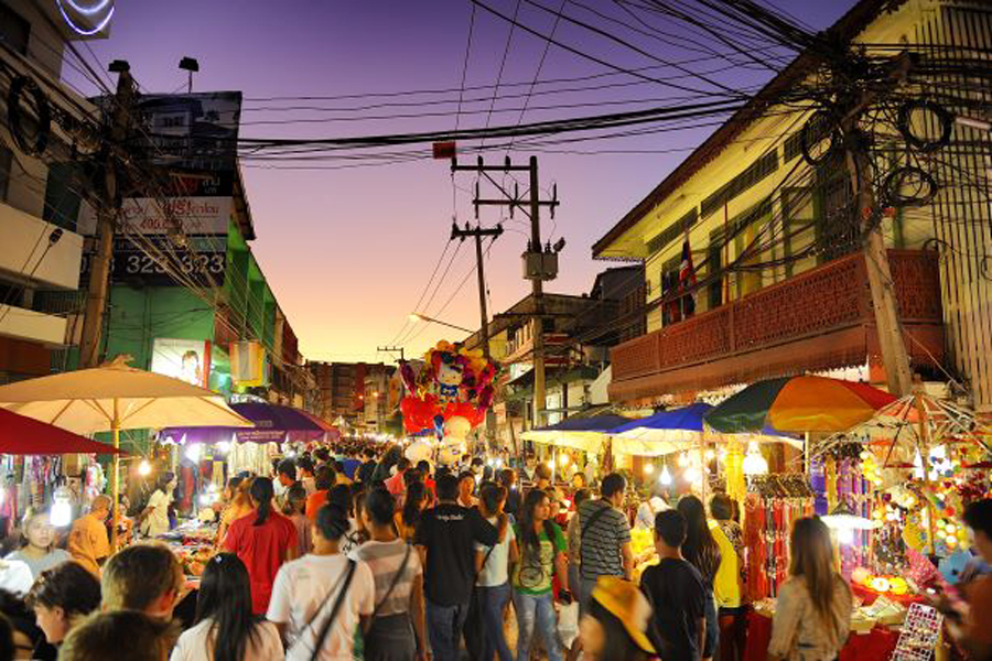 Walking at Warorot Market