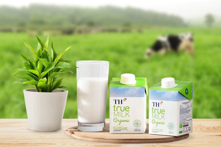 There are several stalls selling local specialties and TH products. Source: Dan tri 