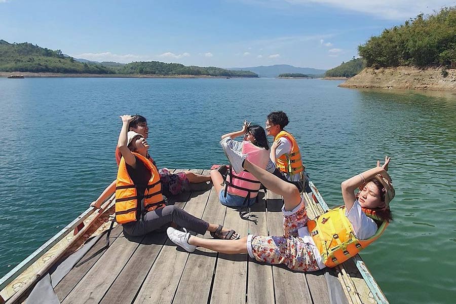 Exploring lakes in Ta Dung National Park