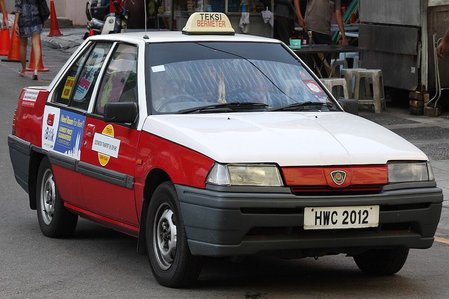 The common color of taxi in Kuala Lumpur - Photo: dreamstine