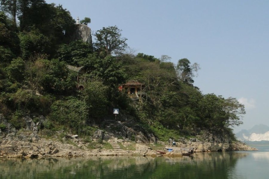 The entrance to Thuy Tien Cave in Thac Ba Lake