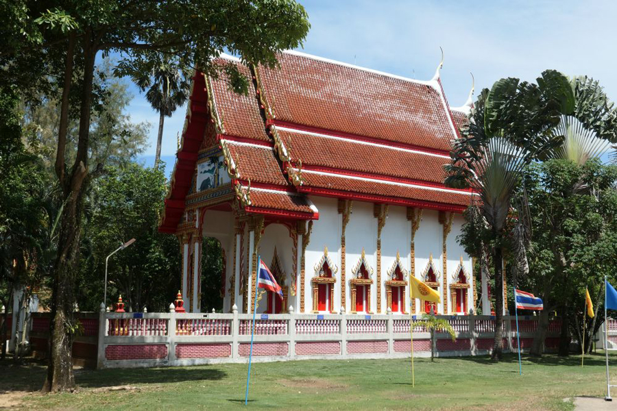 Wat Klong Son is situated in the Klong Son village on the northern part of Koh Chang. Klong Son is one of the villages you might pass through if you're traveling to Koh Chang from the mainland