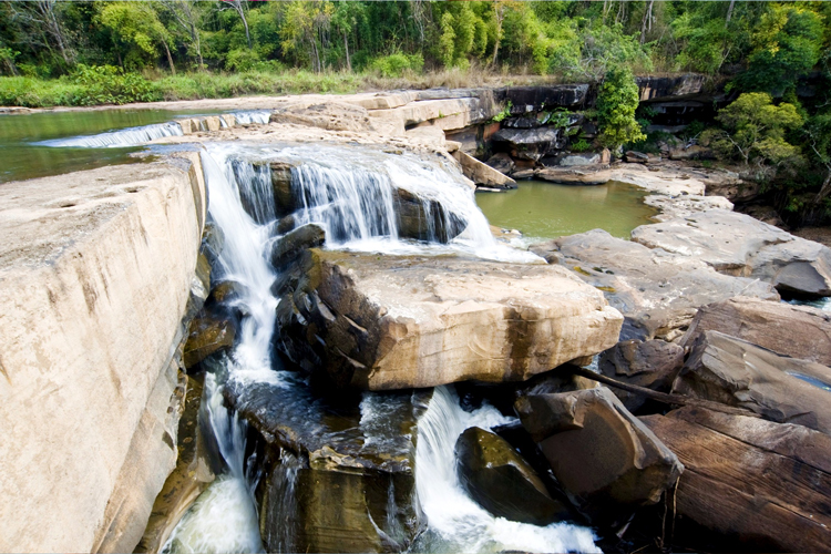  Kaeng Sopha Waterfall is a natural attraction located in Nakhon Sawan province