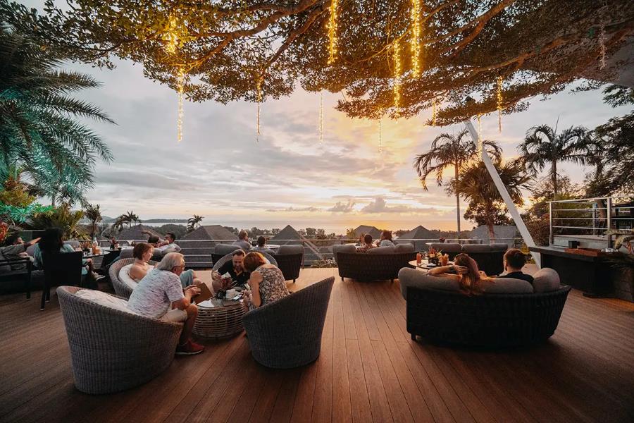 360-degree sunset view bar with stunning scenery