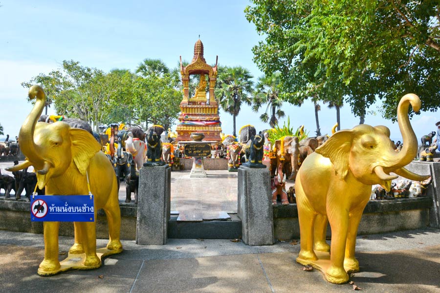 In addition to the lighthouse, visitors to Laem Promthep cape can also stop at the elephant temple