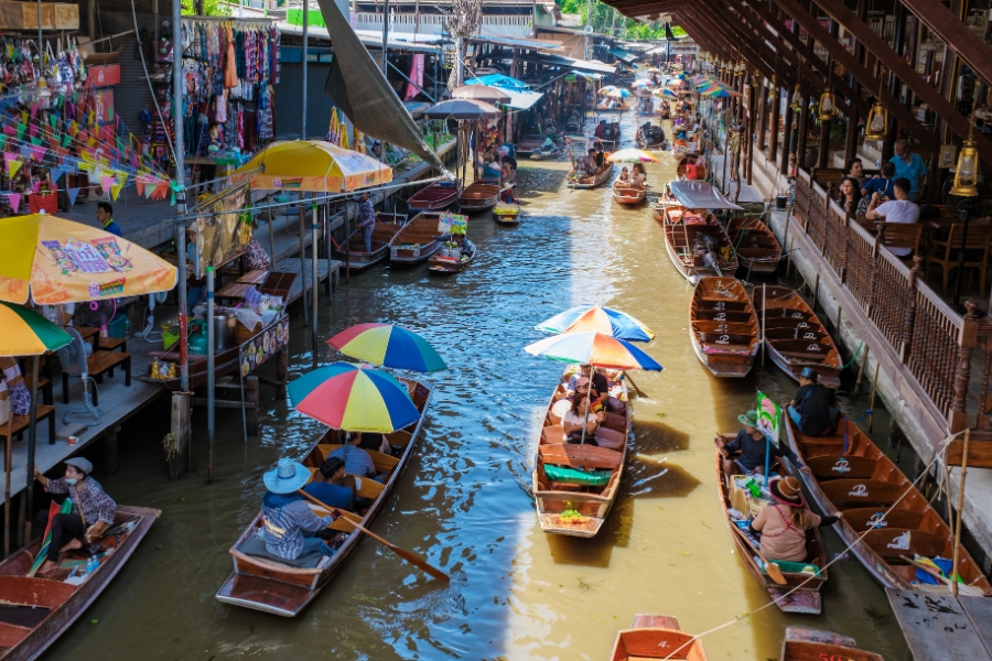 Floating boat in Ratchaburi, Damnoen Saduak Floating Market