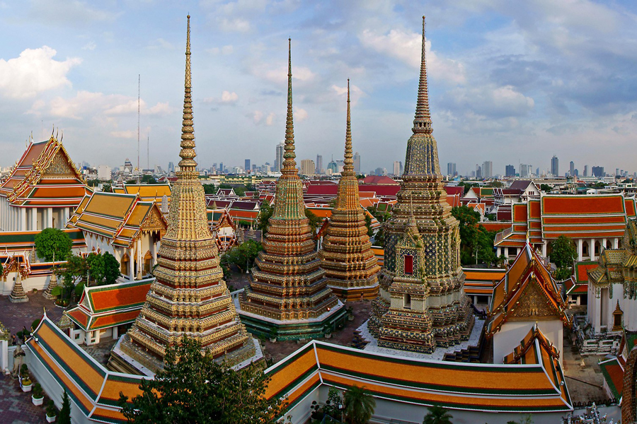 Phra Maha Chedi Si Rajakarn refers to a group of four large stupas located within the Wat Pho temple complex in Bangkok