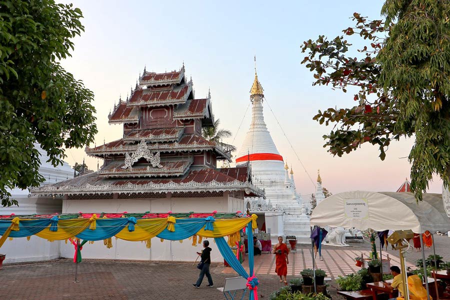 Wat Phra That Doi Kong Mu, like many Buddhist temples, is likely to host various festivals and ceremonies throughout the year