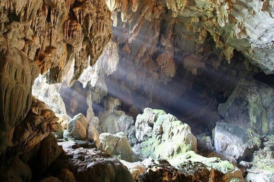 Tham Phu Kham Cave 