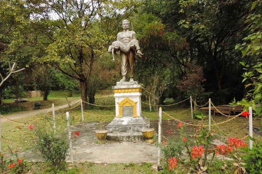 Tham Piew Cave serves as a small museum