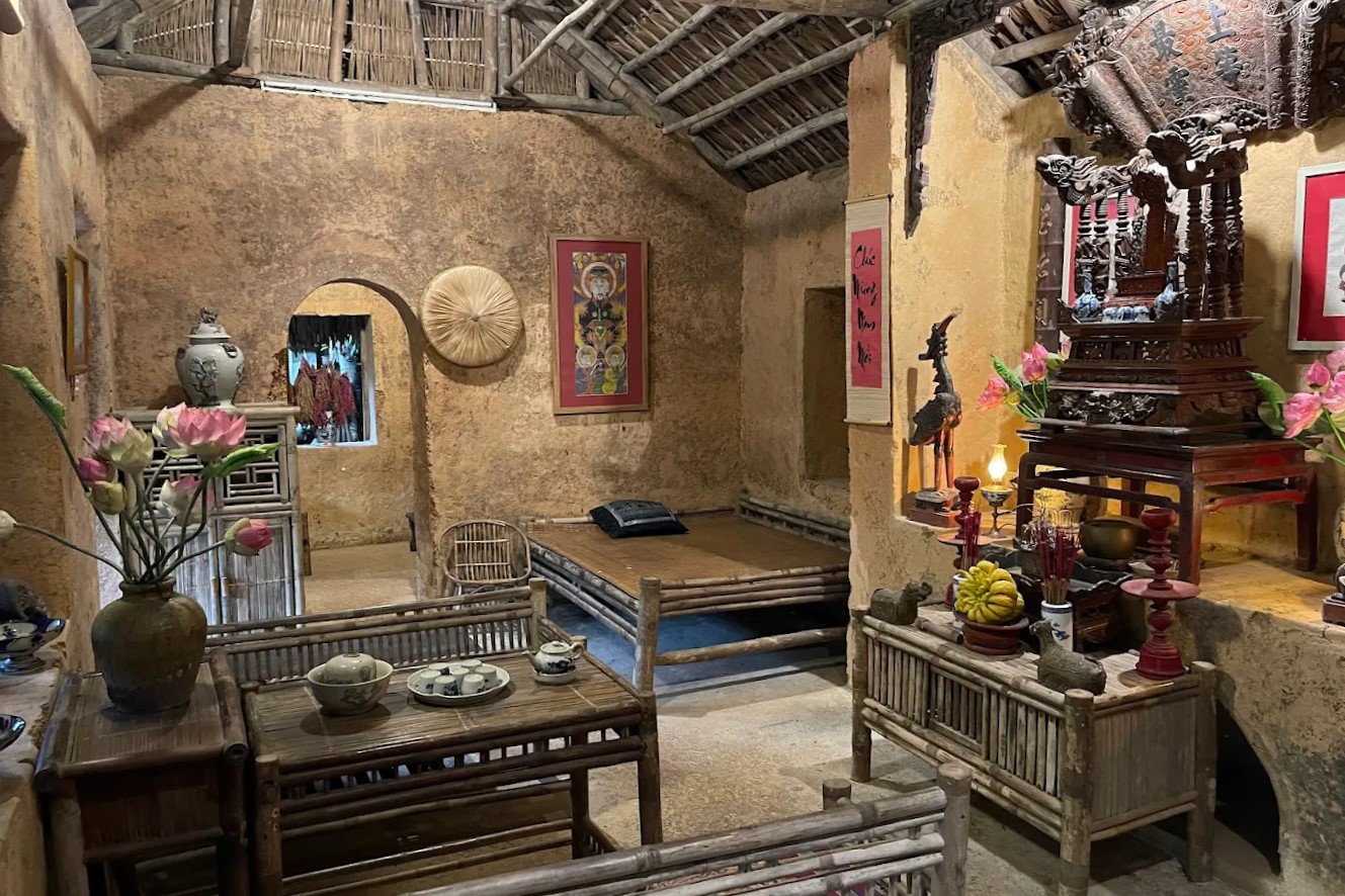 Thanh Chuong's Viet Palace interior