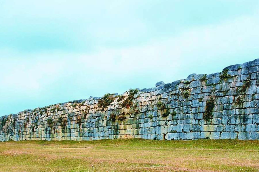 Ho Citadel Travel Guide: Stone Walls